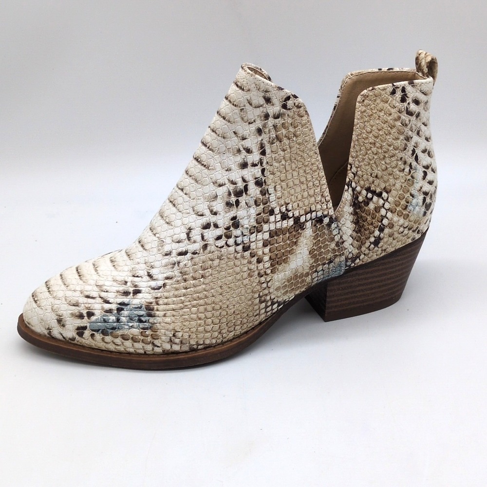 CL by Laundry Shoes Womens Beige Snakeskin 7 Ankle Boot Pull On Western NEW
